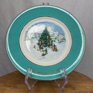 Avon Christmas Plate 1978 Trimming The Tree Decorative Retro Vintage 9 6/8”
